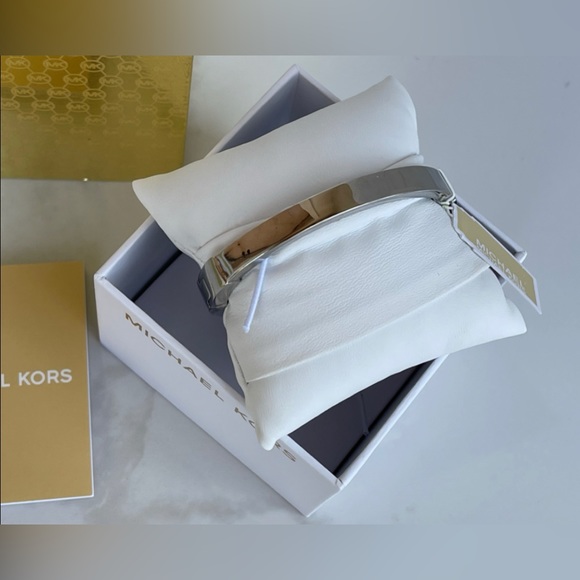 Michael Kors Heritage Astor Pave Hinged Silver Bracelet - Picture 3 of 11